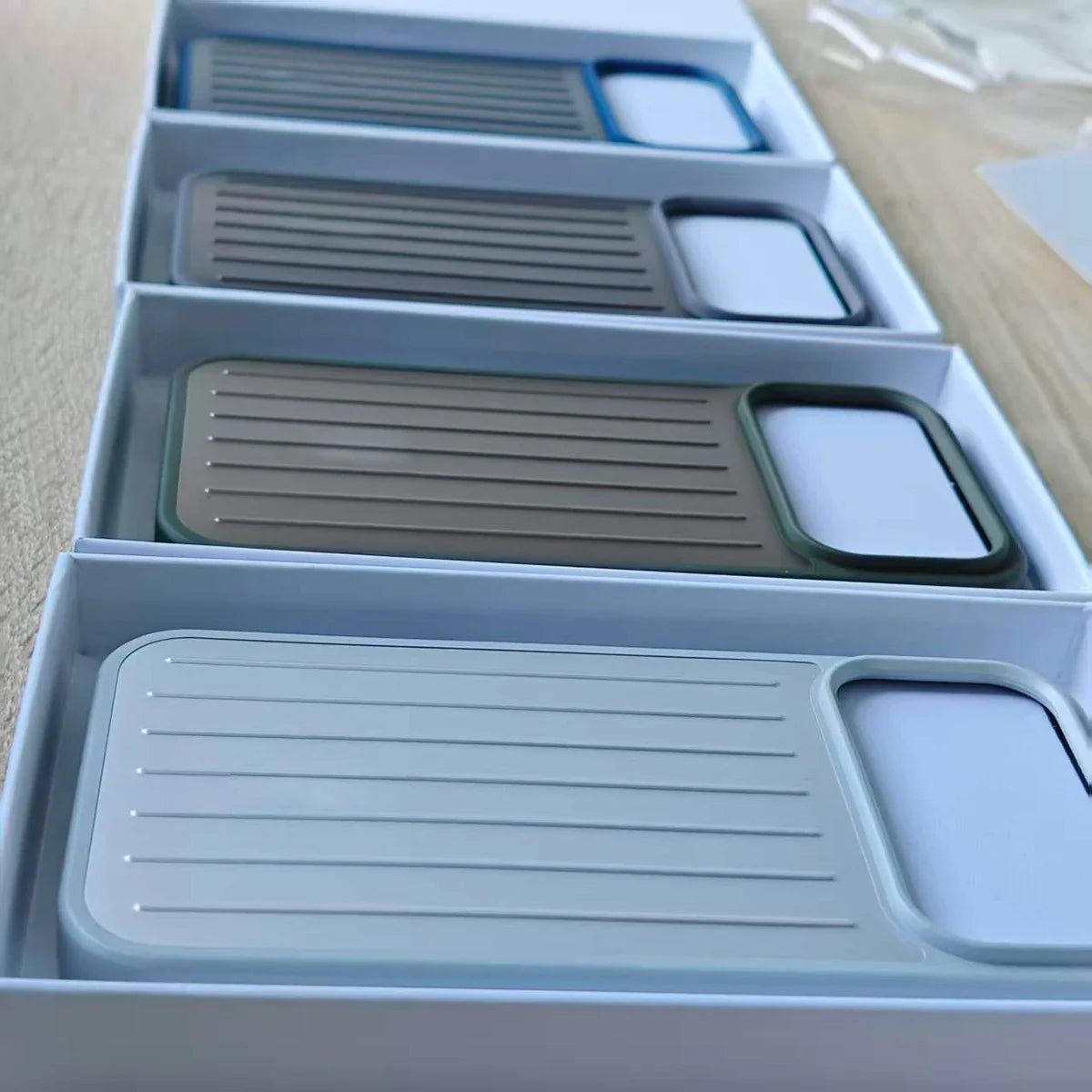 Luxury Aluminium iPhone Hülle – Koffer Design Premium Case mit Militärschutz