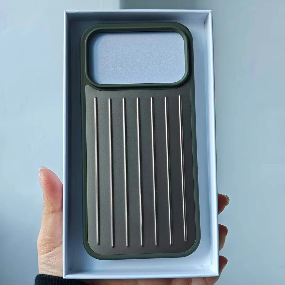 Luxury Aluminium iPhone Hülle – Koffer Design Premium Case mit Militärschutz